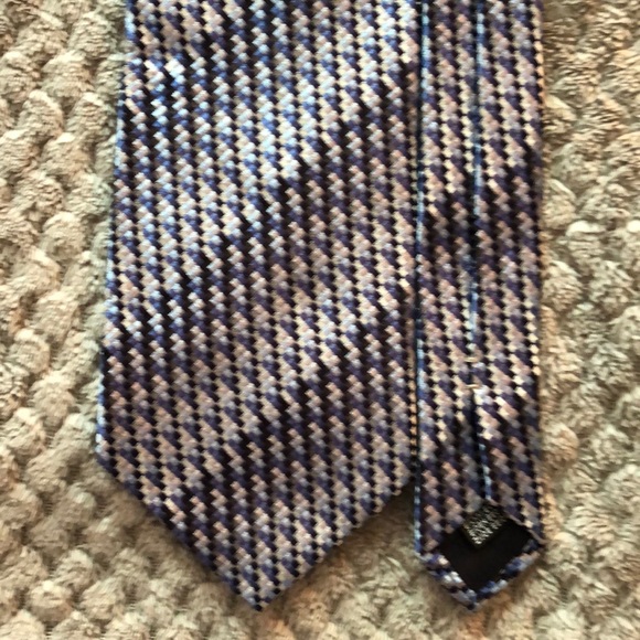Gene Hiller luxury brand, imported tie - Picture 2 of 3